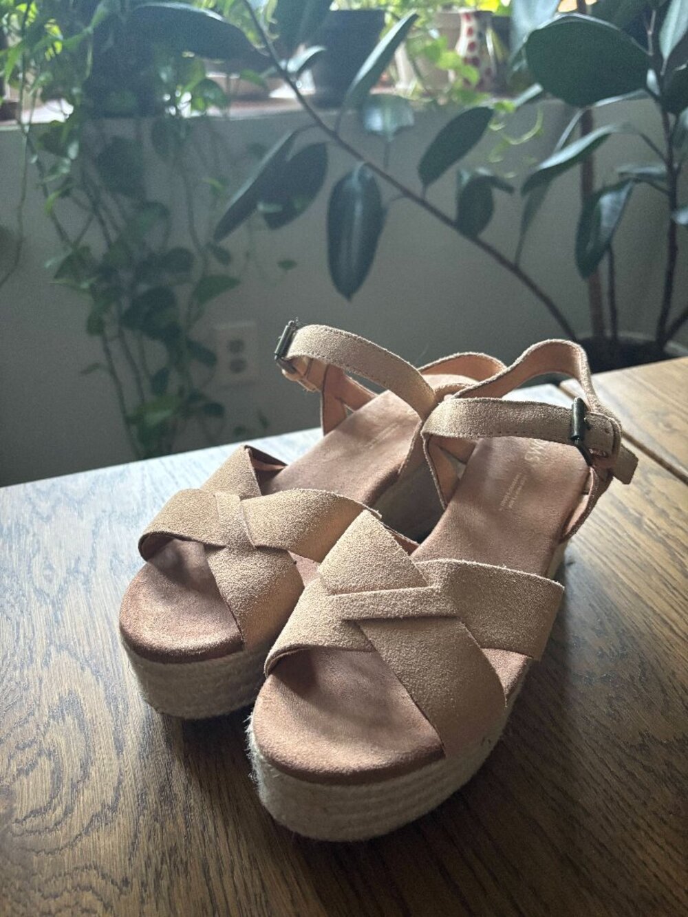 TOMS Women's Tan Suede Platform Sandals
